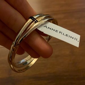 🌟FREE🌟 NWT Vintage Anne Klein Smooth Gold Triple Interlocking Bangle Bracelet
